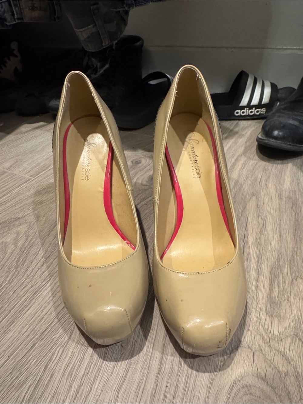 Shoe Dazzle Nude Patent Platform Pumps with Pink Lining